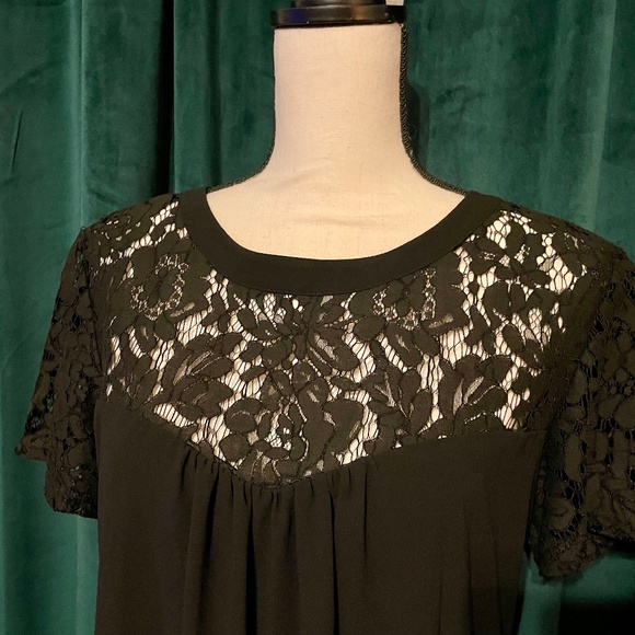 Vanberfia / Black / Smock Dress w Lace Detail / M - Picture 2 of 7